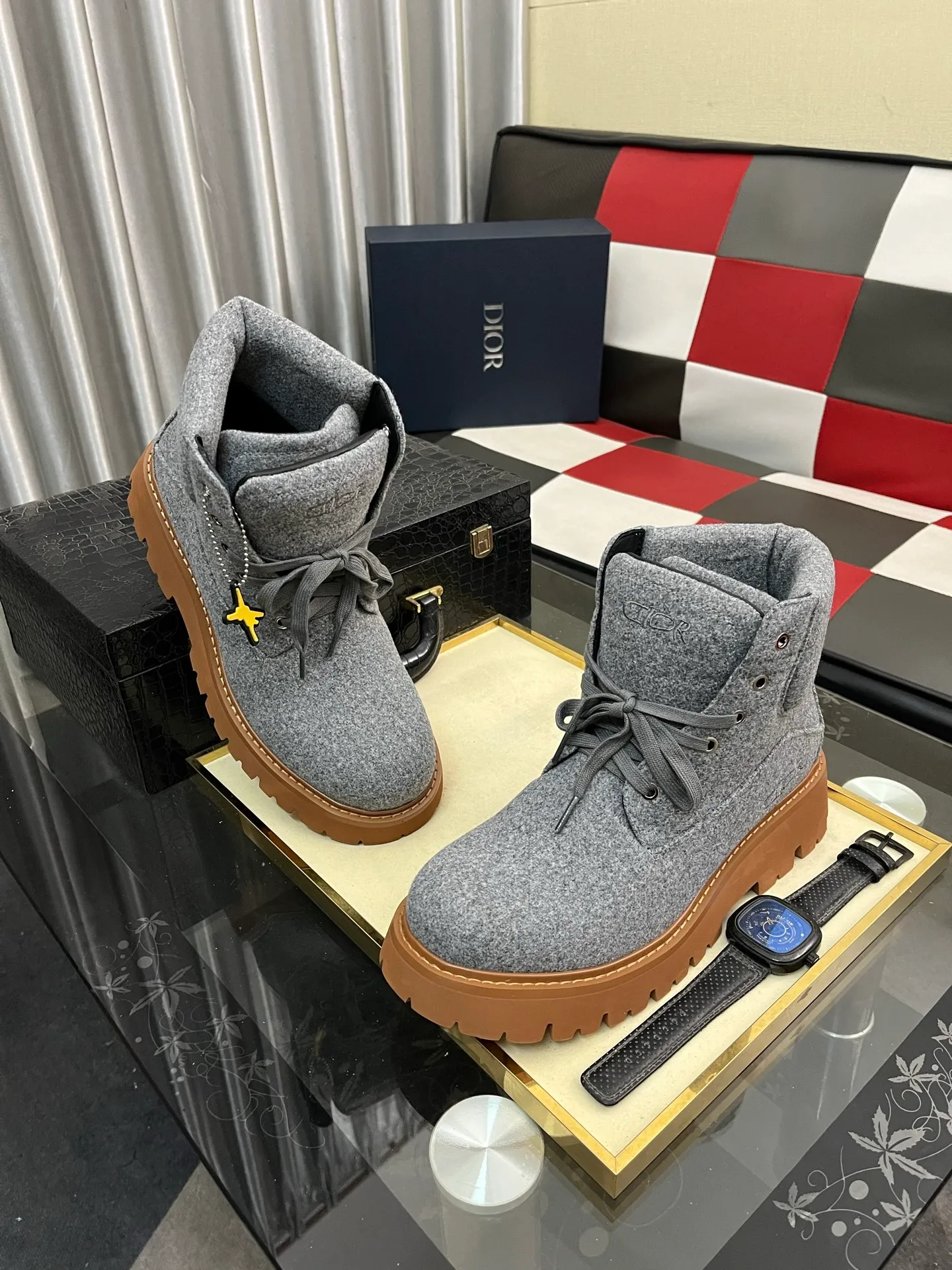 Men's shoes 💰: 540⌚️⌚️Dior top crafts Dior high-top boots counter synchronizes with the original factory configuration, original cowhide patchwork fabric imported from Italy, breathable and comfortable imported water-dyed cow lining, sole: original factory special original sole super comfortable, original factory with single goods high quality, you can enter and exit the counter at will, welcome to compare and synchronize with the counter, code number: 38-44